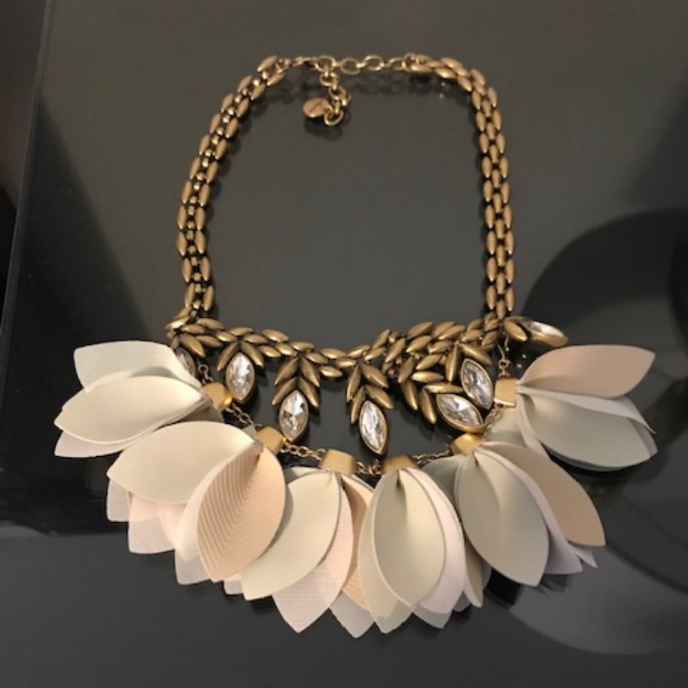 Stella and Dot Birdie Necklace